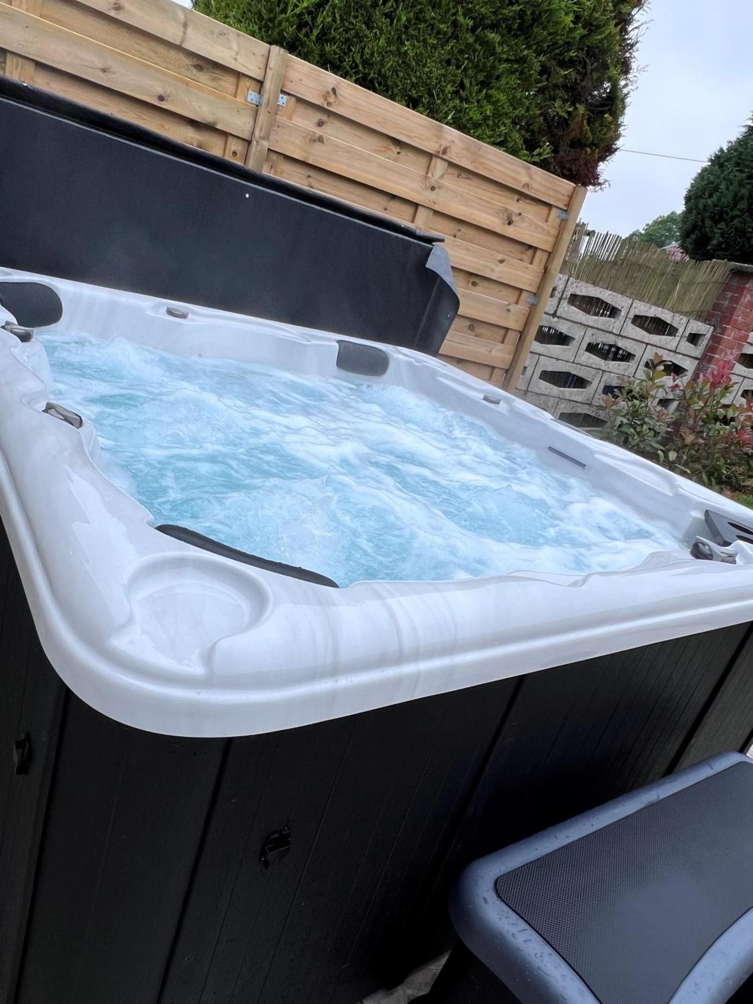 Gite Rubis - Jacuzzi - Pairi Daiza - 6 Pers Брюжлет Екстериор снимка