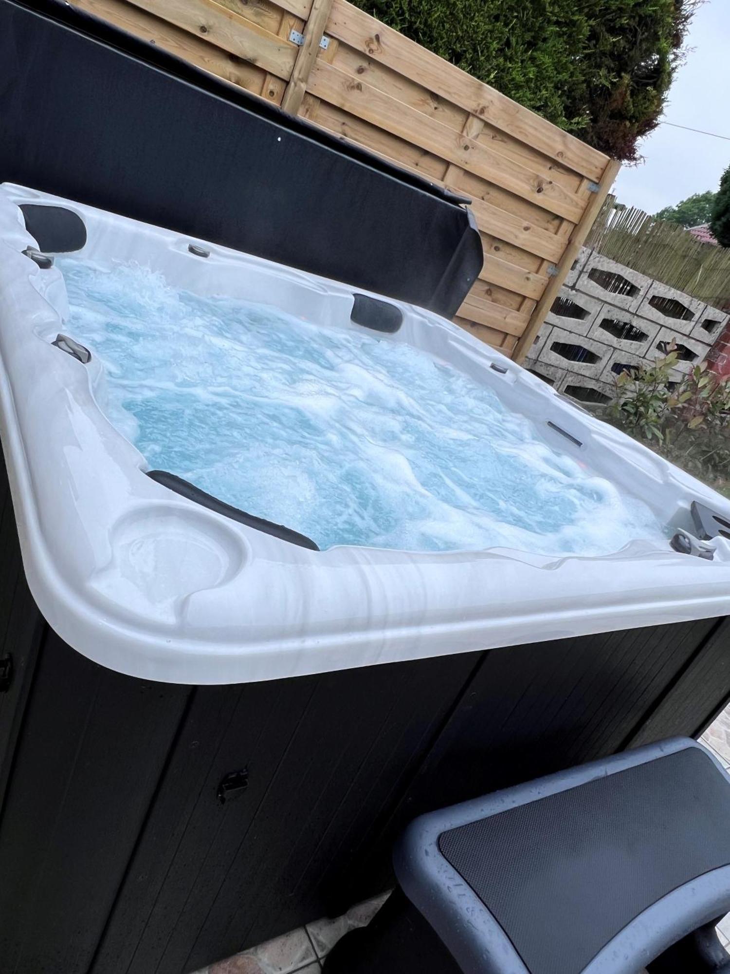 Gite Rubis - Jacuzzi - Pairi Daiza - 6 Pers Брюжлет Екстериор снимка